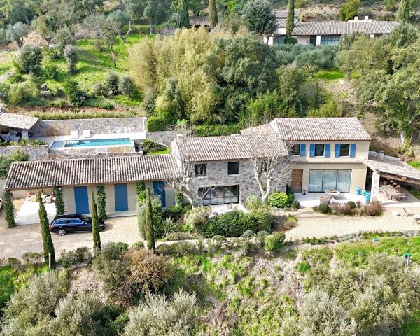 Villa d’architecte – 245 m² - 3 Chambres – Piscine à débordement chauffée - 83310 La Môle - Réf 86663055