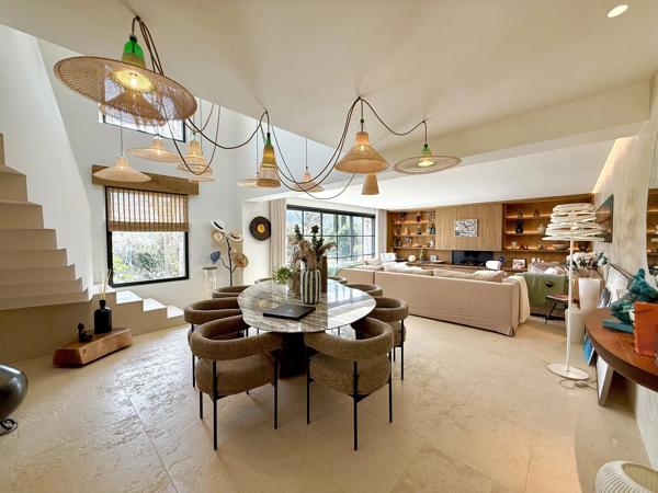 Villa d’architecte – 245 m² - 3 Chambres – Piscine à débordement chauffée - 83310 La Môle - Réf 86663055