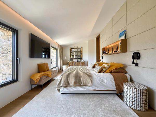 Villa d’architecte – 245 m² - 3 Chambres – Piscine à débordement chauffée - 83310 La Môle - Réf 86663055