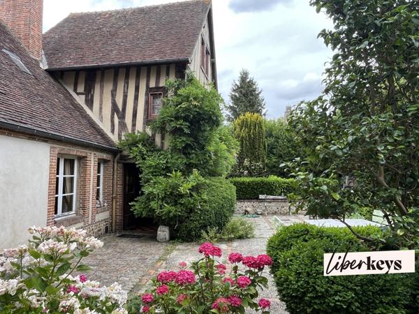 Demeure historique avec vue – Jardin, rivière et majestueuses dépendances – Verneuil d'Avre et d'Iton, Eure