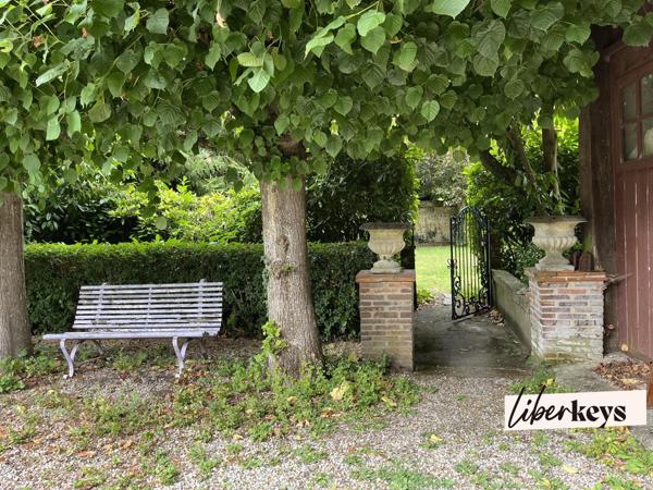 Demeure historique avec vue – Jardin, rivière et majestueuses dépendances – Verneuil d'Avre et d'Iton, Eure