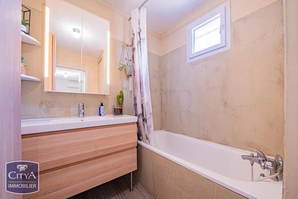 Maison à vendre 4 pièces 79.33m² Pont-de-Chéruy (38230)