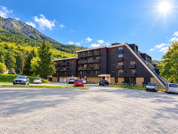 Appartement rénové et meublé vue montagne avec cave et casier à ski