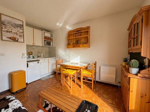 Appartement rénové et meublé vue montagne avec cave et casier à ski