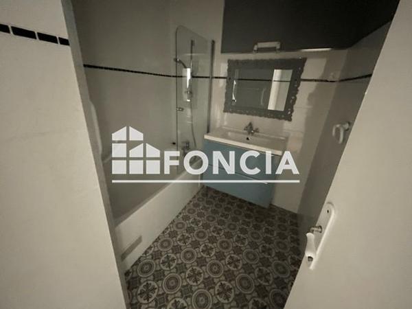 Location Appartement 3 pièces 67.4 m² - 31/35 RUE VICTOR FAUGIER Vienne 38200