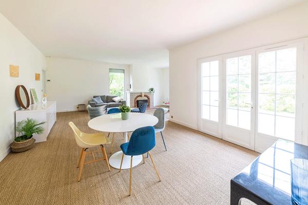 Villa à Andernos Les Bains 180 m2 sur parcelle de 800 m2 avec terrasse solarium et piscine