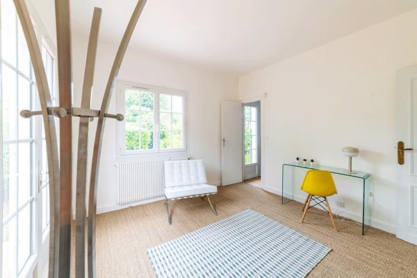Villa à Andernos Les Bains 180 m2 sur parcelle de 800 m2 avec terrasse solarium et piscine