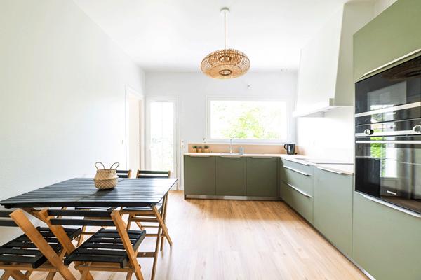 Villa à Andernos Les Bains 180 m2 sur parcelle de 800 m2 avec terrasse solarium et piscine