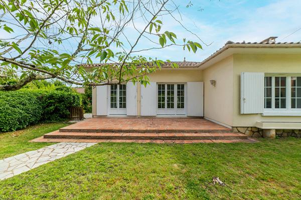 Villa à Andernos Les Bains 180 m2 sur parcelle de 800 m2 avec terrasse solarium et piscine