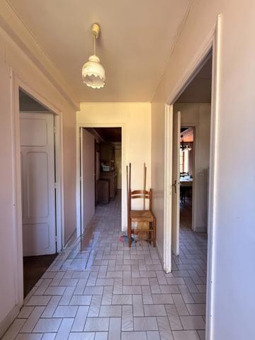 EN EXCLUSIVITE ! Propriété avec maison d'habitation 87m², dépendances sur 13 600m² de terrain 148 000 €