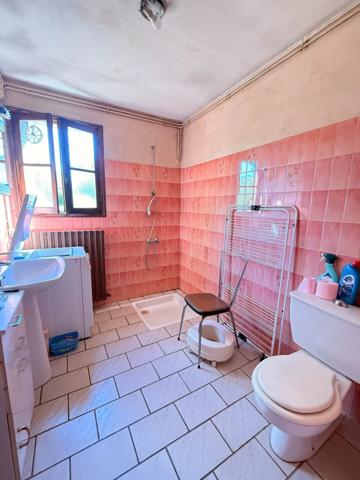 EN EXCLUSIVITE ! Propriété avec maison d'habitation 87m², dépendances sur 13 600m² de terrain 148 000 €
