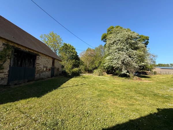 EN EXCLUSIVITE ! Propriété avec maison d'habitation 87m², dépendances sur 13 600m² de terrain 148 000 €