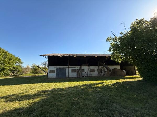 EN EXCLUSIVITE ! Propriété avec maison d'habitation 87m², dépendances sur 13 600m² de terrain 148 000 €