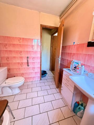 EN EXCLUSIVITE ! Propriété avec maison d'habitation 87m², dépendances sur 13 600m² de terrain 148 000 €