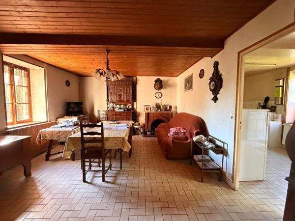 EN EXCLUSIVITE ! Propriété avec maison d'habitation 87m², dépendances sur 13 600m² de terrain 148 000 €