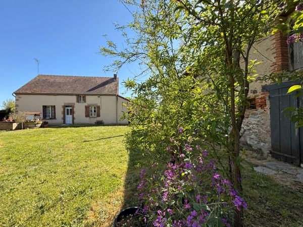 EN EXCLUSIVITE ! Propriété avec maison d'habitation 87m², dépendances sur 13 600m² de terrain 148 000 €