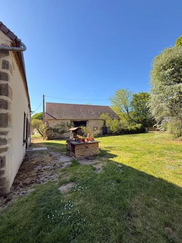 EN EXCLUSIVITE ! Propriété avec maison d'habitation 87m², dépendances sur 13 600m² de terrain 148 000 €