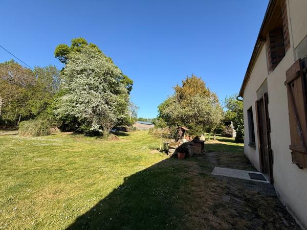 EN EXCLUSIVITE ! Propriété avec maison d'habitation 87m², dépendances sur 13 600m² de terrain 148 000 €