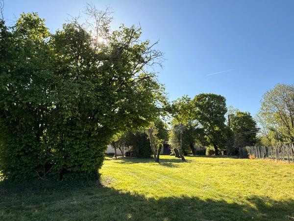 EN EXCLUSIVITE ! Propriété avec maison d'habitation 87m², dépendances sur 13 600m² de terrain 148 000 €