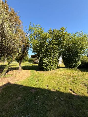EN EXCLUSIVITE ! Propriété avec maison d'habitation 87m², dépendances sur 13 600m² de terrain 148 000 €
