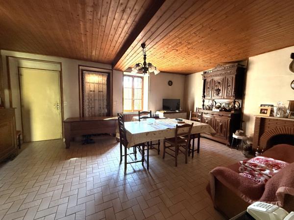 EN EXCLUSIVITE ! Propriété avec maison d'habitation 87m², dépendances sur 13 600m² de terrain 148 000 €