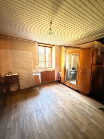 EN EXCLUSIVITE ! Propriété avec maison d'habitation 87m², dépendances sur 13 600m² de terrain 148 000 €