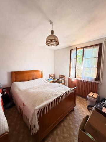 EN EXCLUSIVITE ! Propriété avec maison d'habitation 87m², dépendances sur 13 600m² de terrain 148 000 €