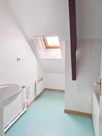 Vente                                                      Immeuble
                        
                     16 pièces                      358 m2                     à Crépy