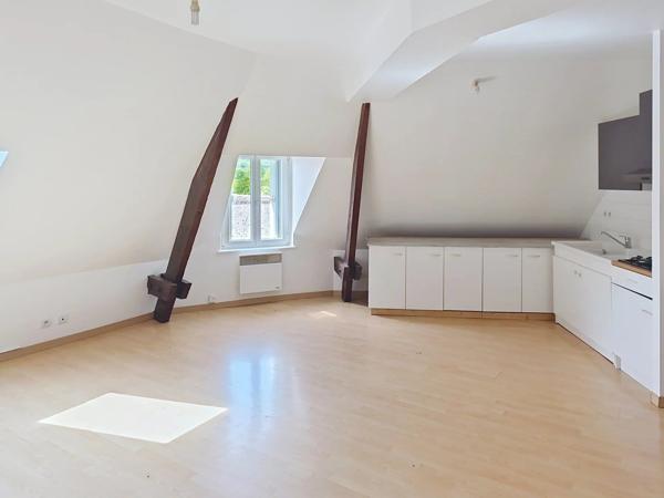 Vente                                                      Immeuble
                        
                     16 pièces                      358 m2                     à Crépy