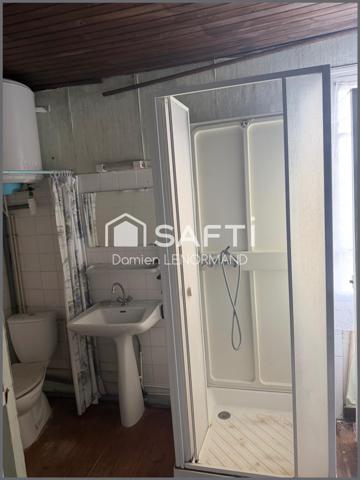 Ensemble immobilier maison chai et hangar 17190