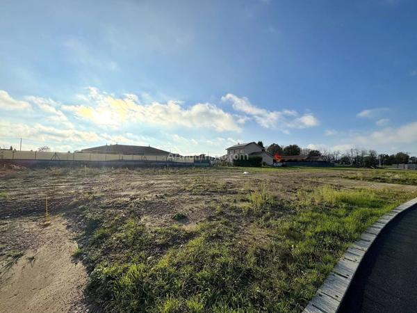 Vente Terrain 523 m2 à Morestel