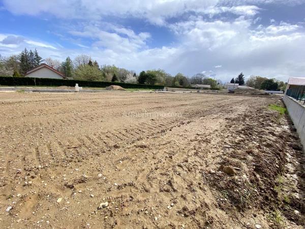 Vente Terrain 523 m2 à Morestel
