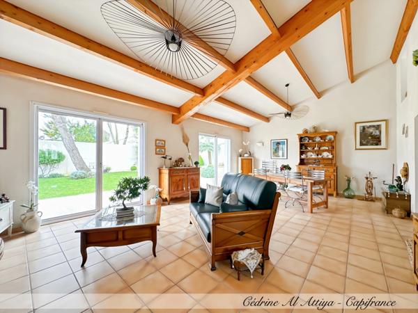 Maison à vendre Saint-Xandre (17) 5 pièces, 120m2 de plain-pied, parcelle 700m2, garage, grenier.