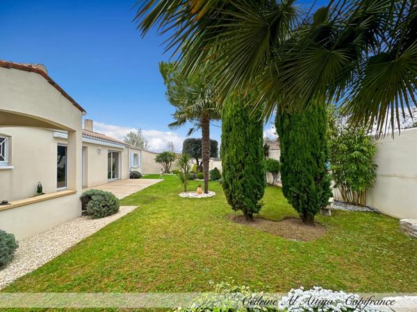 Maison à vendre Saint-Xandre (17) 5 pièces, 120m2 de plain-pied, parcelle 700m2, garage, grenier.