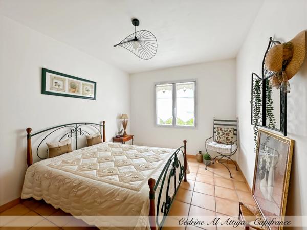 Maison à vendre Saint-Xandre (17) 5 pièces, 120m2 de plain-pied, parcelle 700m2, garage, grenier.