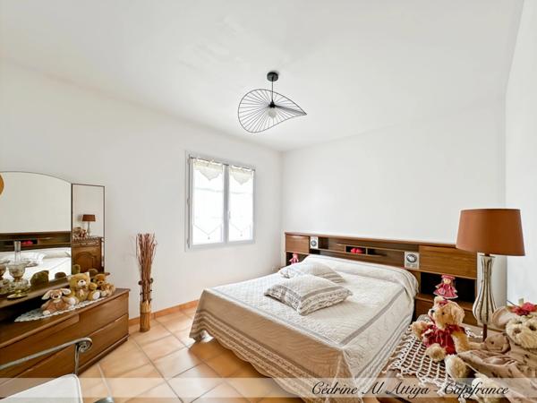 Maison à vendre Saint-Xandre (17) 5 pièces, 120m2 de plain-pied, parcelle 700m2, garage, grenier.