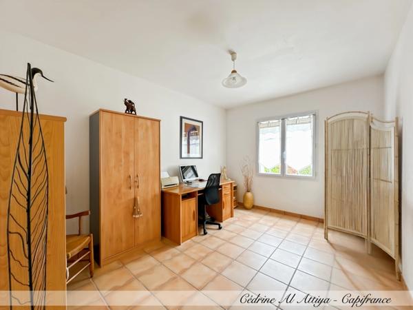 Maison à vendre Saint-Xandre (17) 5 pièces, 120m2 de plain-pied, parcelle 700m2, garage, grenier.