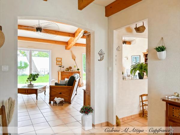 Maison à vendre Saint-Xandre (17) 5 pièces, 120m2 de plain-pied, parcelle 700m2, garage, grenier.