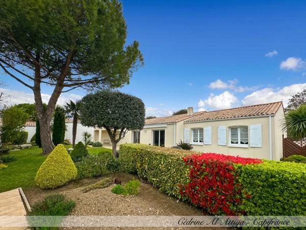 Maison à vendre Saint-Xandre (17) 5 pièces, 120m2 de plain-pied, parcelle 700m2, garage, grenier.