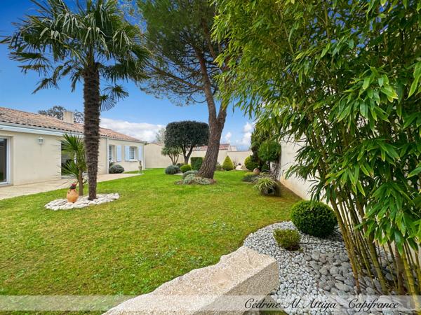 Maison à vendre Saint-Xandre (17) 5 pièces, 120m2 de plain-pied, parcelle 700m2, garage, grenier.