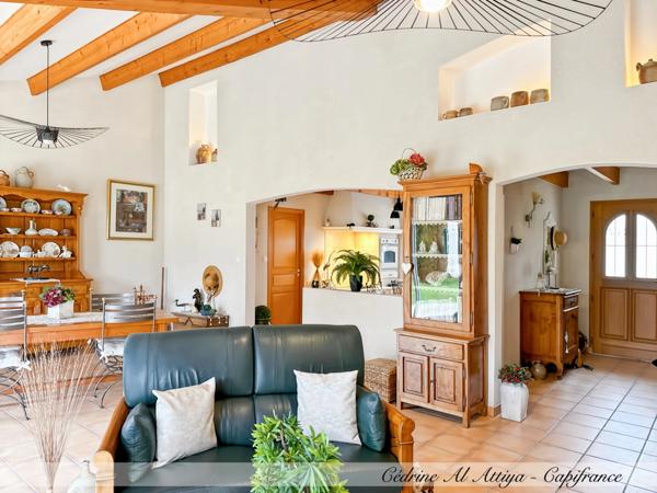 Maison à vendre Saint-Xandre (17) 5 pièces, 120m2 de plain-pied, parcelle 700m2, garage, grenier.