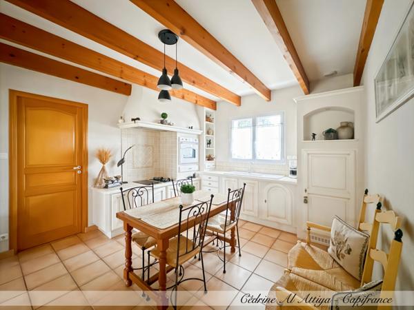 Maison à vendre Saint-Xandre (17) 5 pièces, 120m2 de plain-pied, parcelle 700m2, garage, grenier.