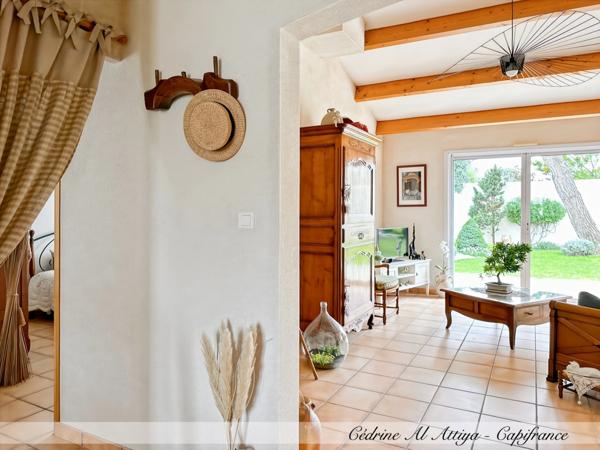 Maison à vendre Saint-Xandre (17) 5 pièces, 120m2 de plain-pied, parcelle 700m2, garage, grenier.