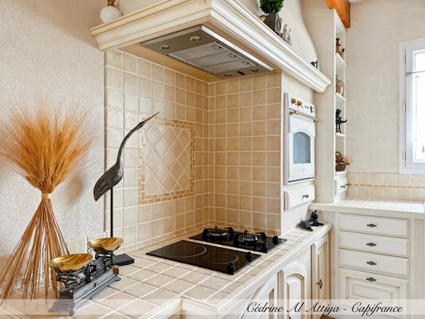 Maison à vendre Saint-Xandre (17) 5 pièces, 120m2 de plain-pied, parcelle 700m2, garage, grenier.