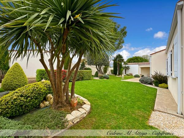 Maison à vendre Saint-Xandre (17) 5 pièces, 120m2 de plain-pied, parcelle 700m2, garage, grenier.