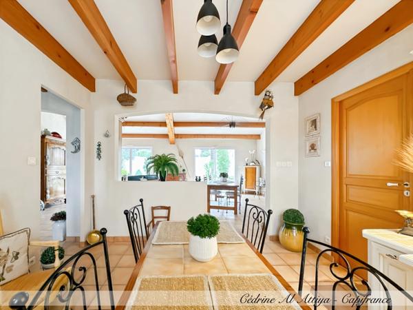 Maison à vendre Saint-Xandre (17) 5 pièces, 120m2 de plain-pied, parcelle 700m2, garage, grenier.