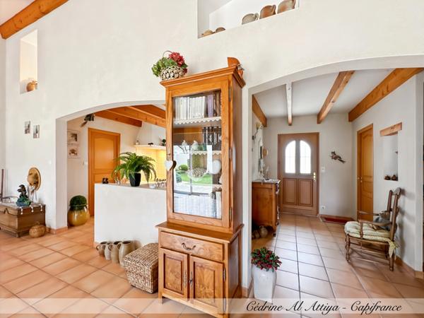 Maison à vendre Saint-Xandre (17) 5 pièces, 120m2 de plain-pied, parcelle 700m2, garage, grenier.