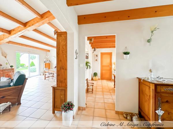 Maison à vendre Saint-Xandre (17) 5 pièces, 120m2 de plain-pied, parcelle 700m2, garage, grenier.