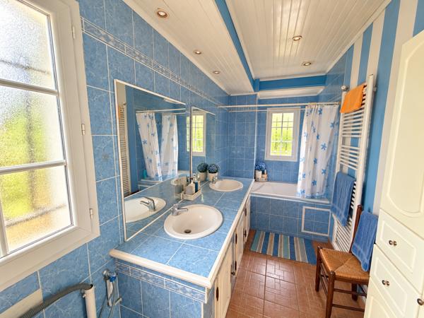 Maison
         4 pièces
        - 101 m² 327 050 € *