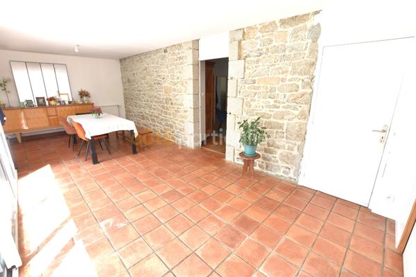 Vente
                Maison167 m² - 7 Pièces -
                    LESNEVEN (29260)